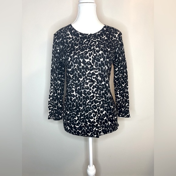 ⭐️ LOFT Black and white cardigan- size medium - Picture 2 of 8